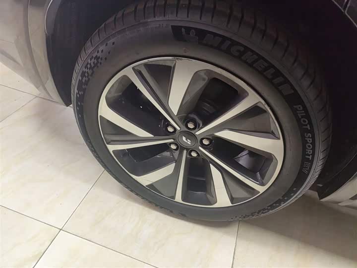 Фото 26 - LiXiang One