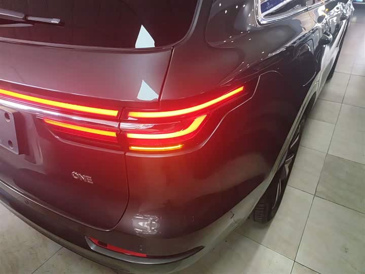 Фото 8 - LiXiang One