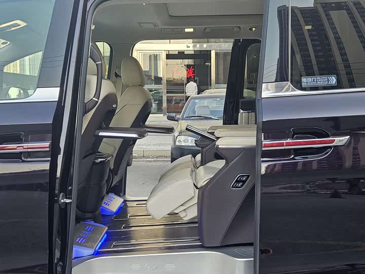 Фото 10 - Hongqi HQ9