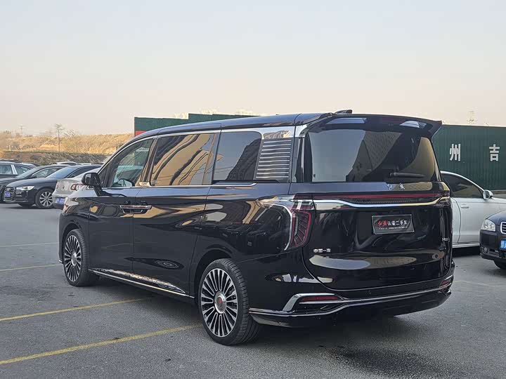Фото 12 - Hongqi HQ9