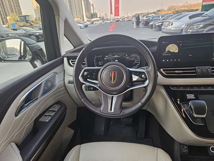 Фото 19 - Hongqi HQ9