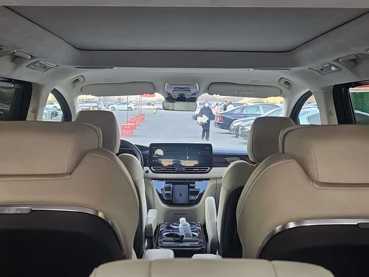 Фото 22 - Hongqi HQ9