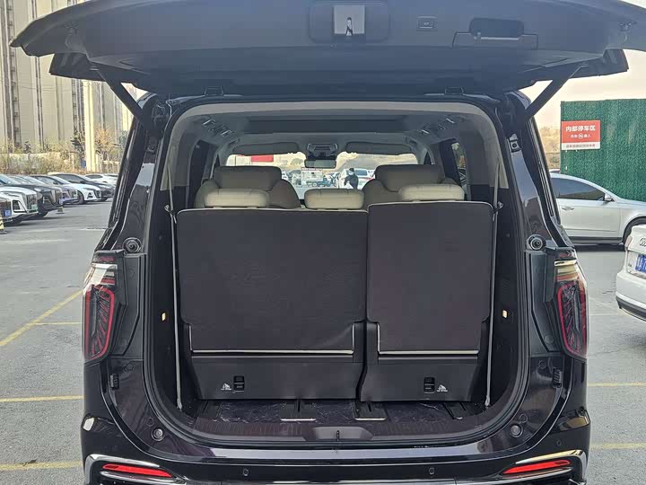 Фото 7 - Hongqi HQ9