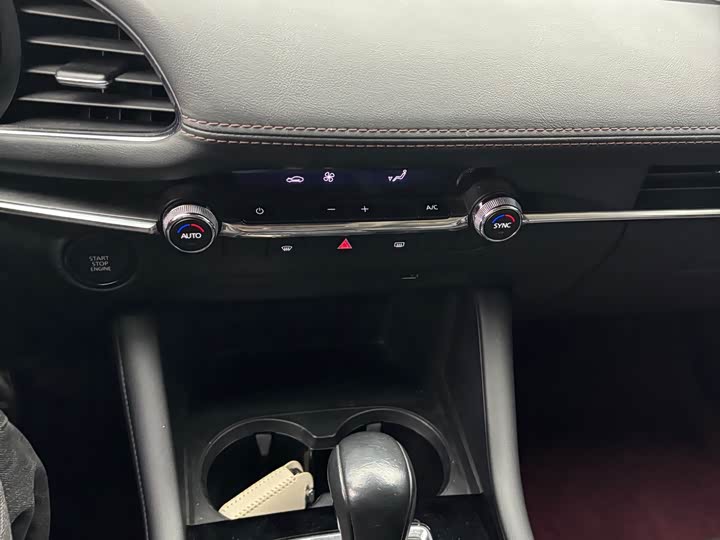 Фото 16 - Mazda 3 (Axela)