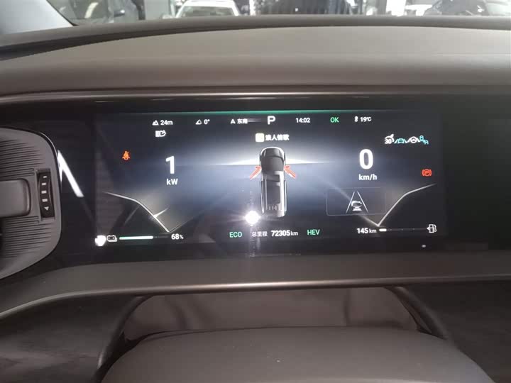 Фото 12 - Denza D9