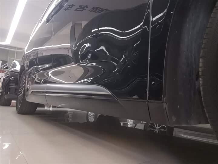 Фото 21 - Denza D9