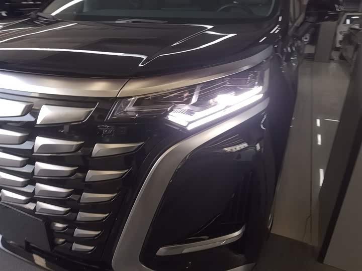 Фото 24 - Denza D9