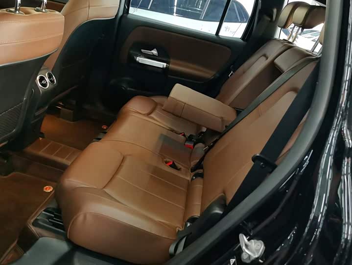 Фото 11 - Mercedes-Benz GLB-Class