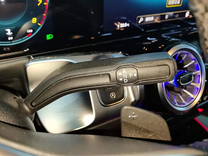 Фото 16 - Mercedes-Benz GLB-Class