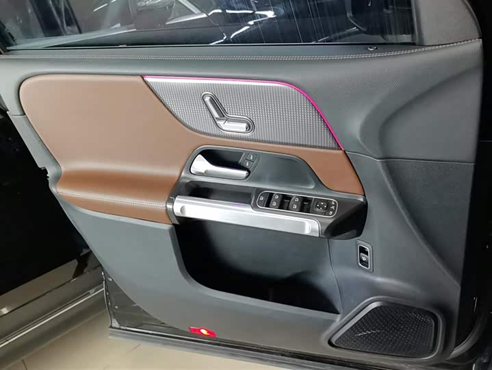 Фото 7 - Mercedes-Benz GLB-Class