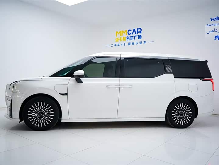 Фото 11 - Zeekr 009