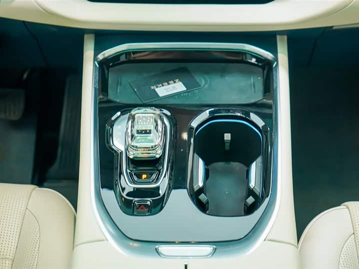 Фото 21 - Zeekr 009