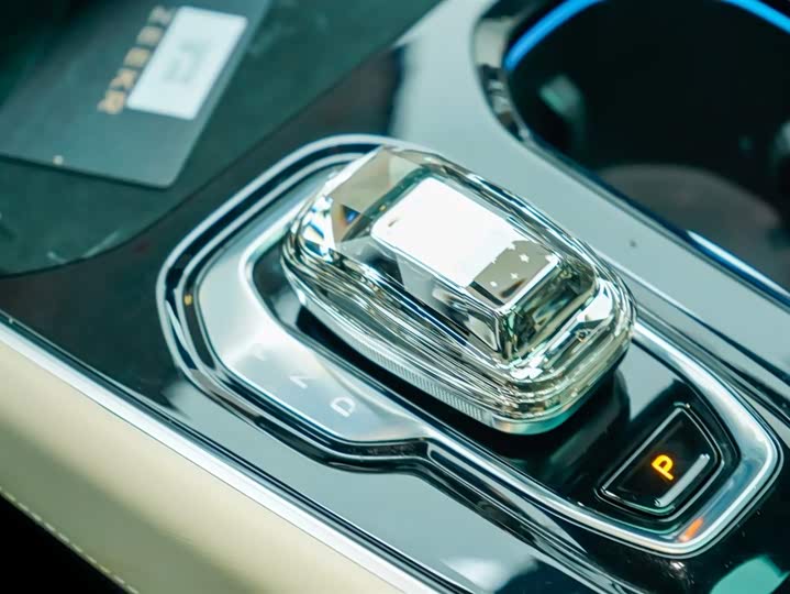 Фото 29 - Zeekr 009