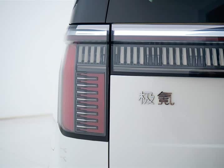 Фото 37 - Zeekr 009