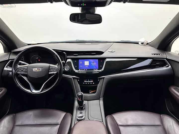 Фото 10 - Cadillac XT6