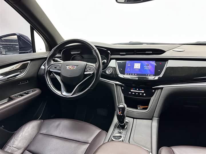 Фото 11 - Cadillac XT6