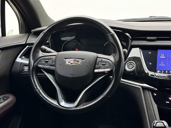 Фото 12 - Cadillac XT6