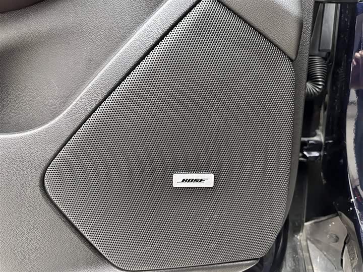 Фото 15 - Cadillac XT6