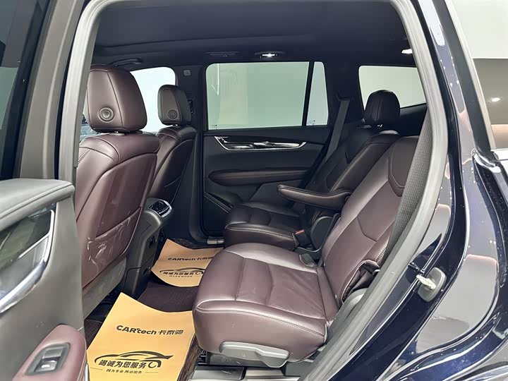 Фото 9 - Cadillac XT6