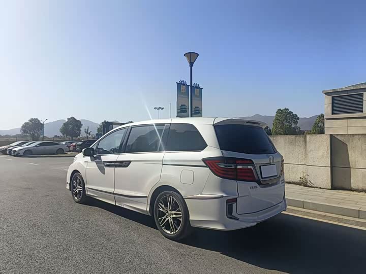 Фото 5 - Honda Elysion