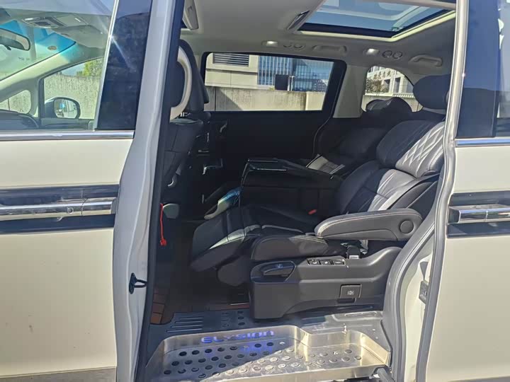 Фото 7 - Honda Elysion