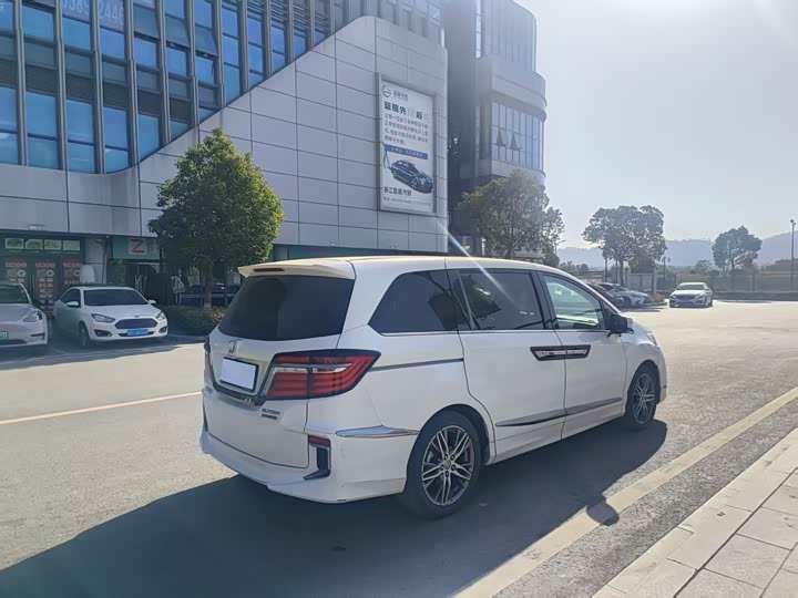 Фото 9 - Honda Elysion