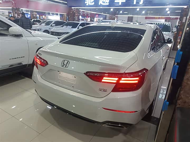 Фото 7 - Honda Inspire