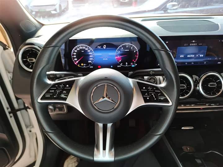 Фото 11 - Mercedes-Benz GLB-Class