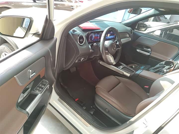 Фото 16 - Mercedes-Benz GLB-Class