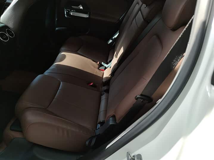 Фото 17 - Mercedes-Benz GLB-Class