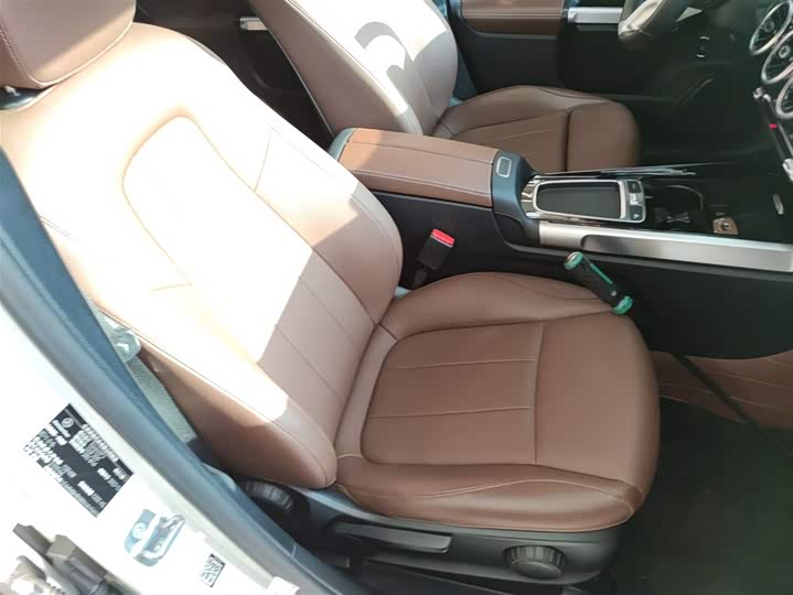 Фото 25 - Mercedes-Benz GLB-Class