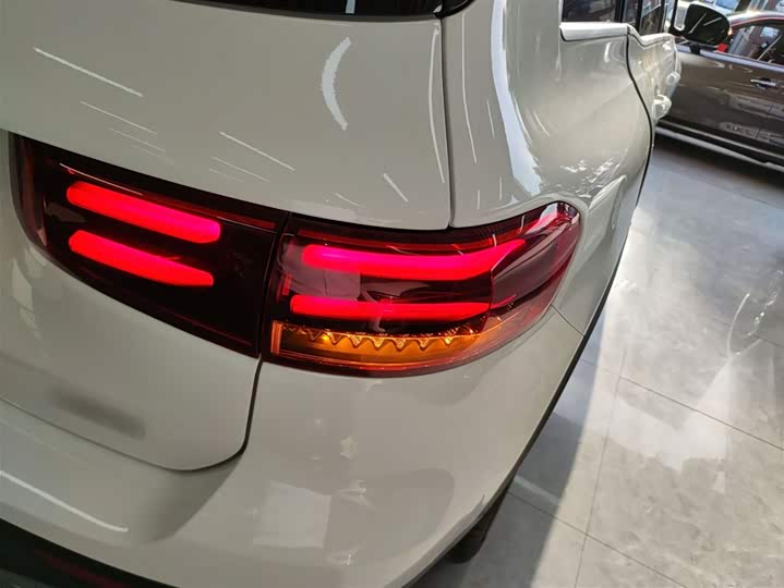 Фото 8 - Mercedes-Benz GLB-Class