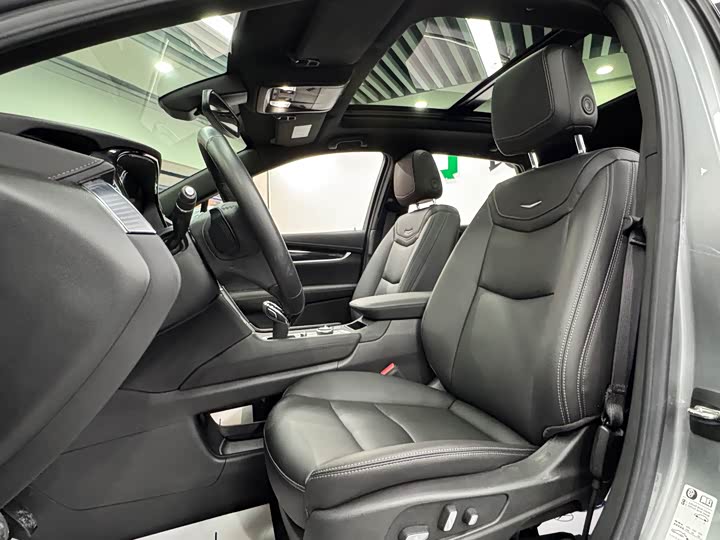 Фото 6 - Cadillac XT5