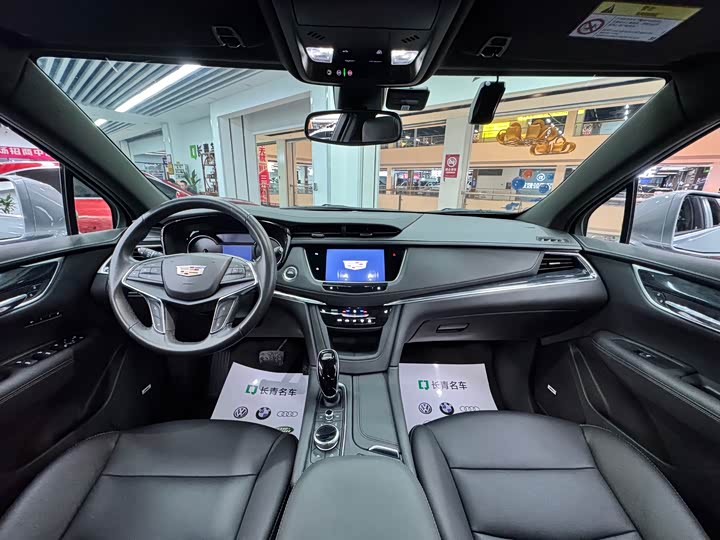 Фото 8 - Cadillac XT5