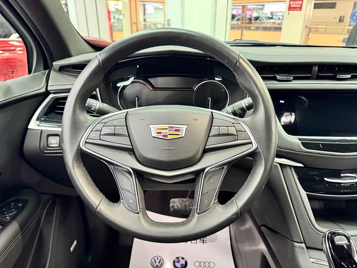 Фото 9 - Cadillac XT5