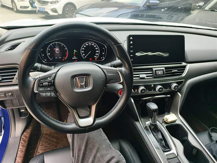 Фото 10 - Honda Accord