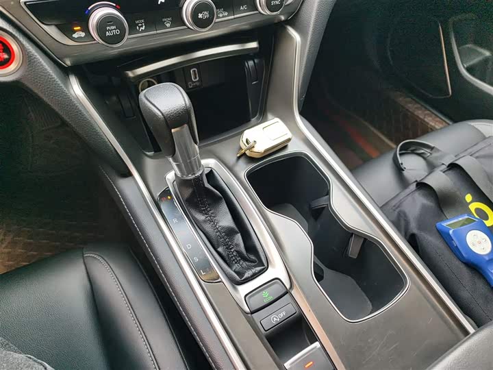 Фото 14 - Honda Accord