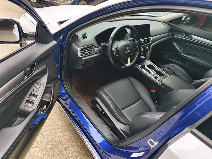 Фото 16 - Honda Accord