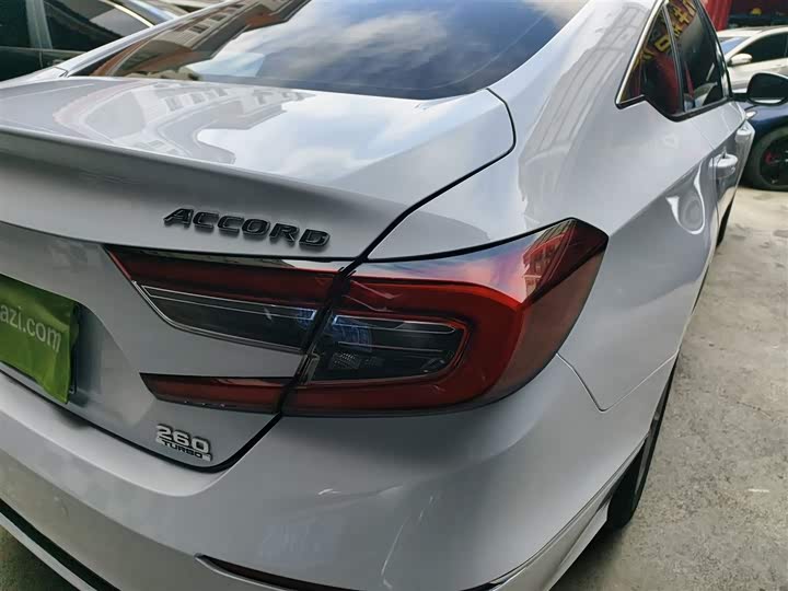 Фото 8 - Honda Accord