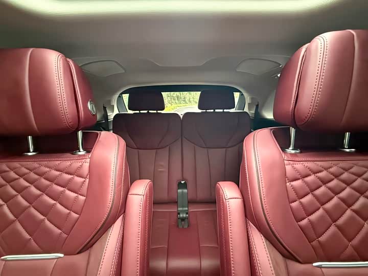 Фото 12 - Hongqi E-HS9