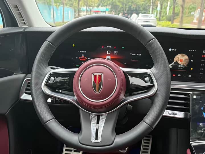 Фото 13 - Hongqi E-HS9