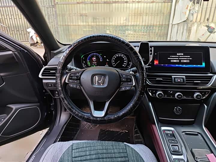 Фото 3 - Honda Inspire