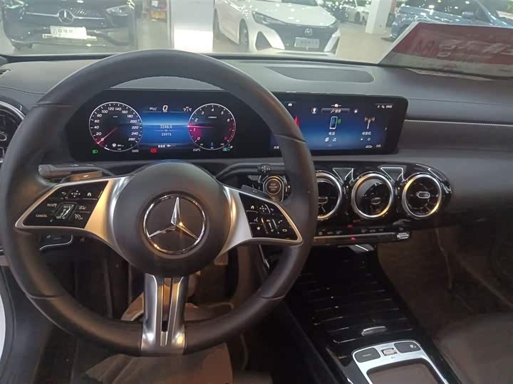 Фото 10 - Mercedes-Benz A-Class