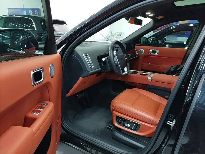 Фото 16 - LiXiang L8