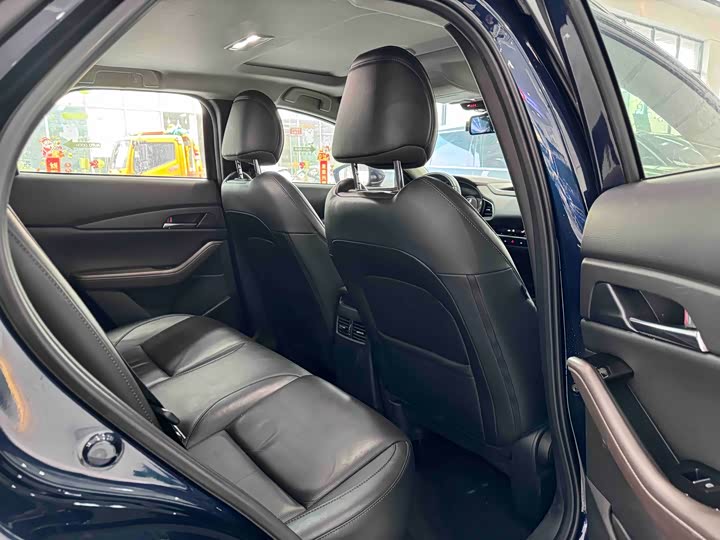 Фото 14 - Mazda CX-30