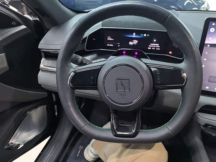 Фото 10 - Zeekr 001