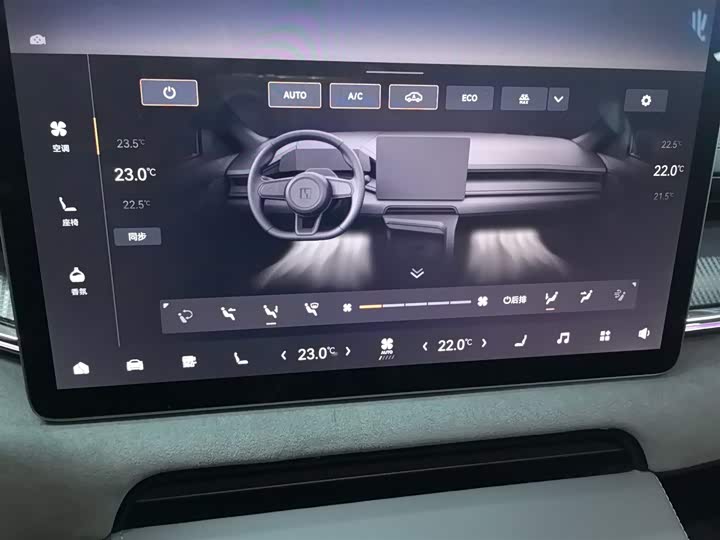 Фото 12 - Zeekr 001