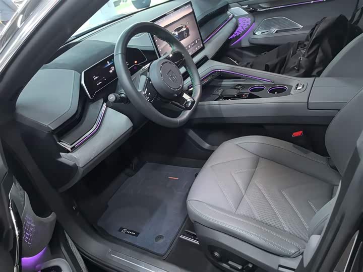 Фото 14 - Zeekr 001