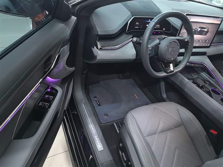 Фото 15 - Zeekr 001