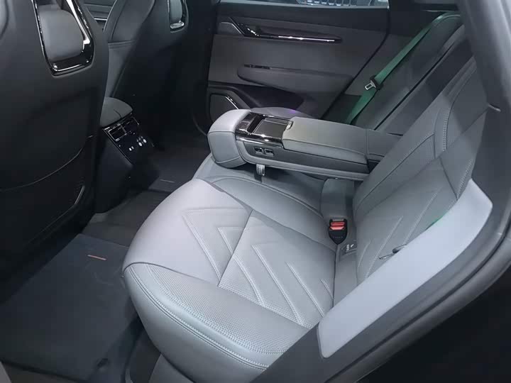 Фото 16 - Zeekr 001